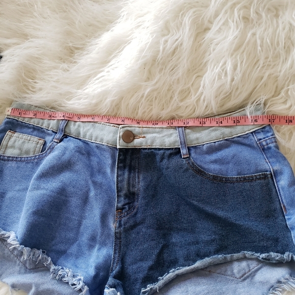 Cotton On The‎ Frayed Mid Rise Cheeky Shorts 8 - Picture 4 of 8